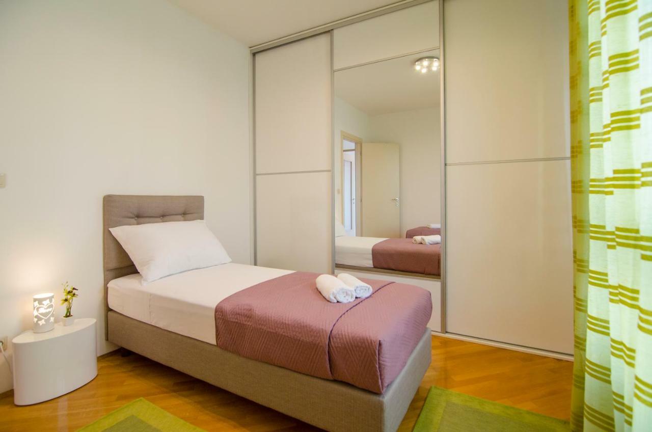 Split Apartment Sinisa Exterior photo